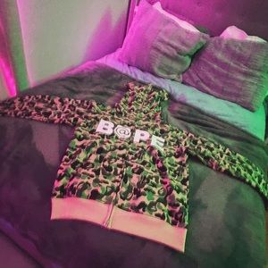 A BATHING APE ABC BE@R FULL ZIP GREEN
HOODIE - SIZE XL